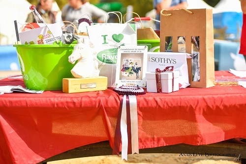belle table de remise de prix, merci aux sponsors!